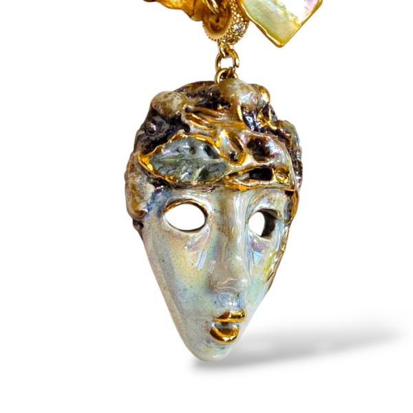 collana con ninfa greca