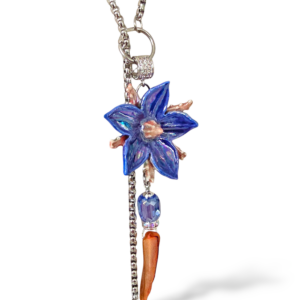 Collana raffinata con fiore modellato a mano