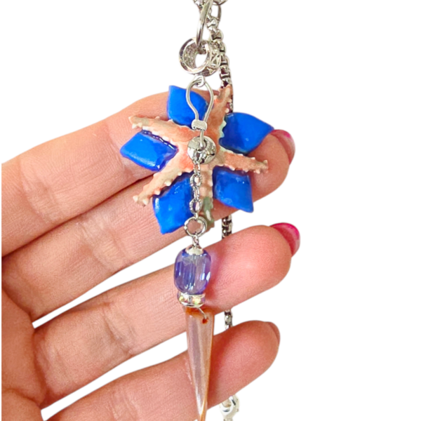 Collana con fiore di borragine in porcellana