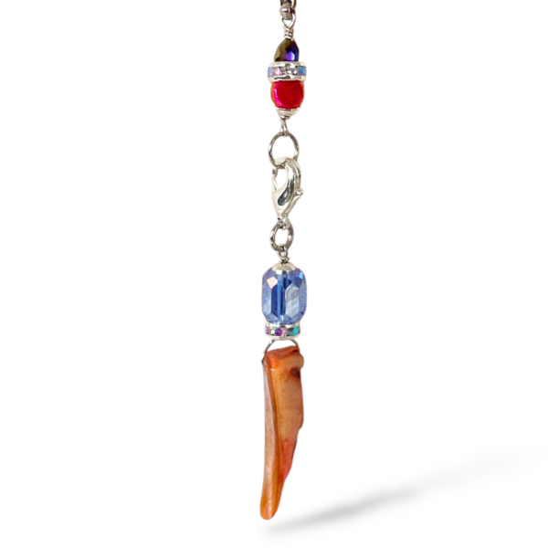 Collana raffinata con fiore modellato a mano